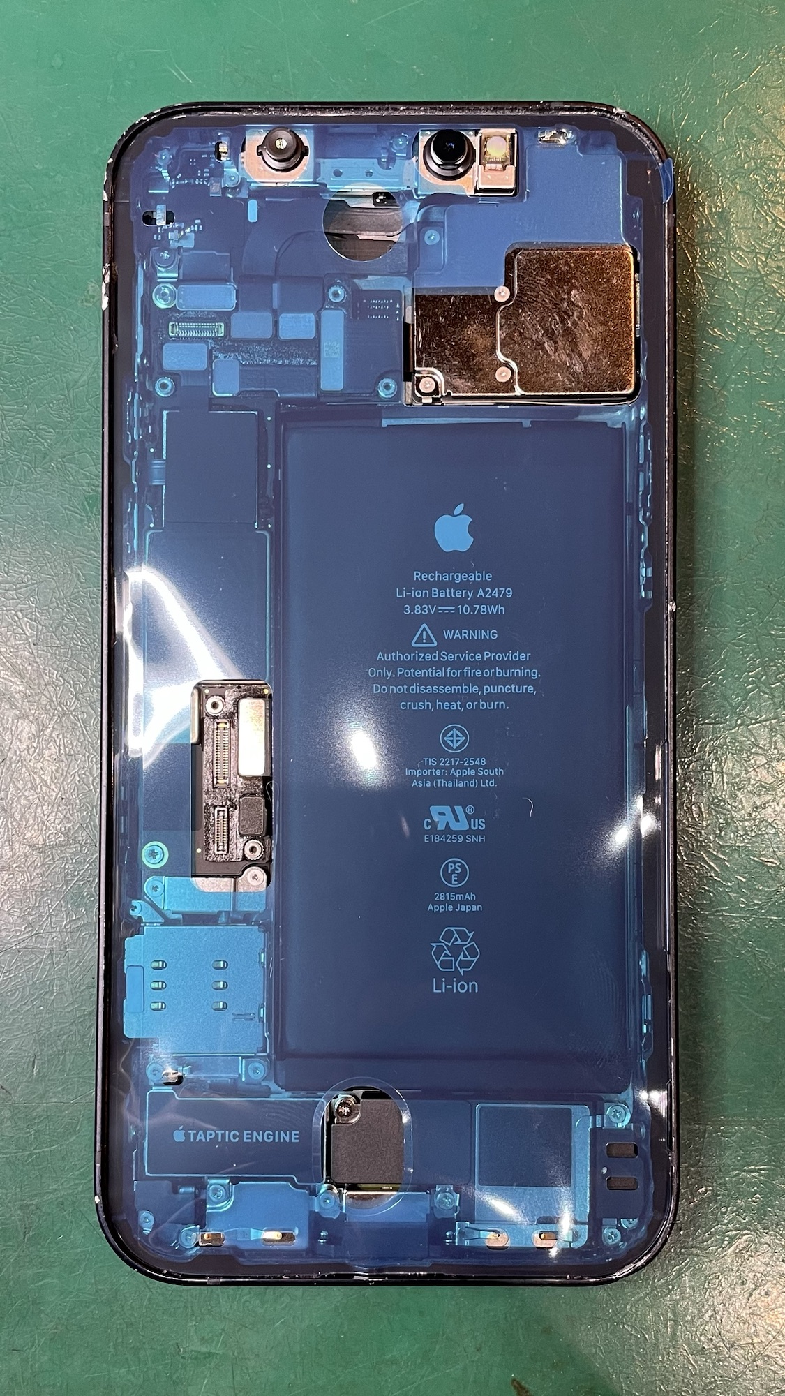 耐水テープを貼付したiPhone12