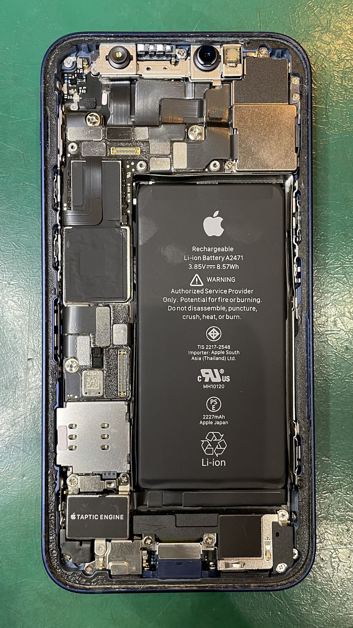 水没したiPhone12miniの内部