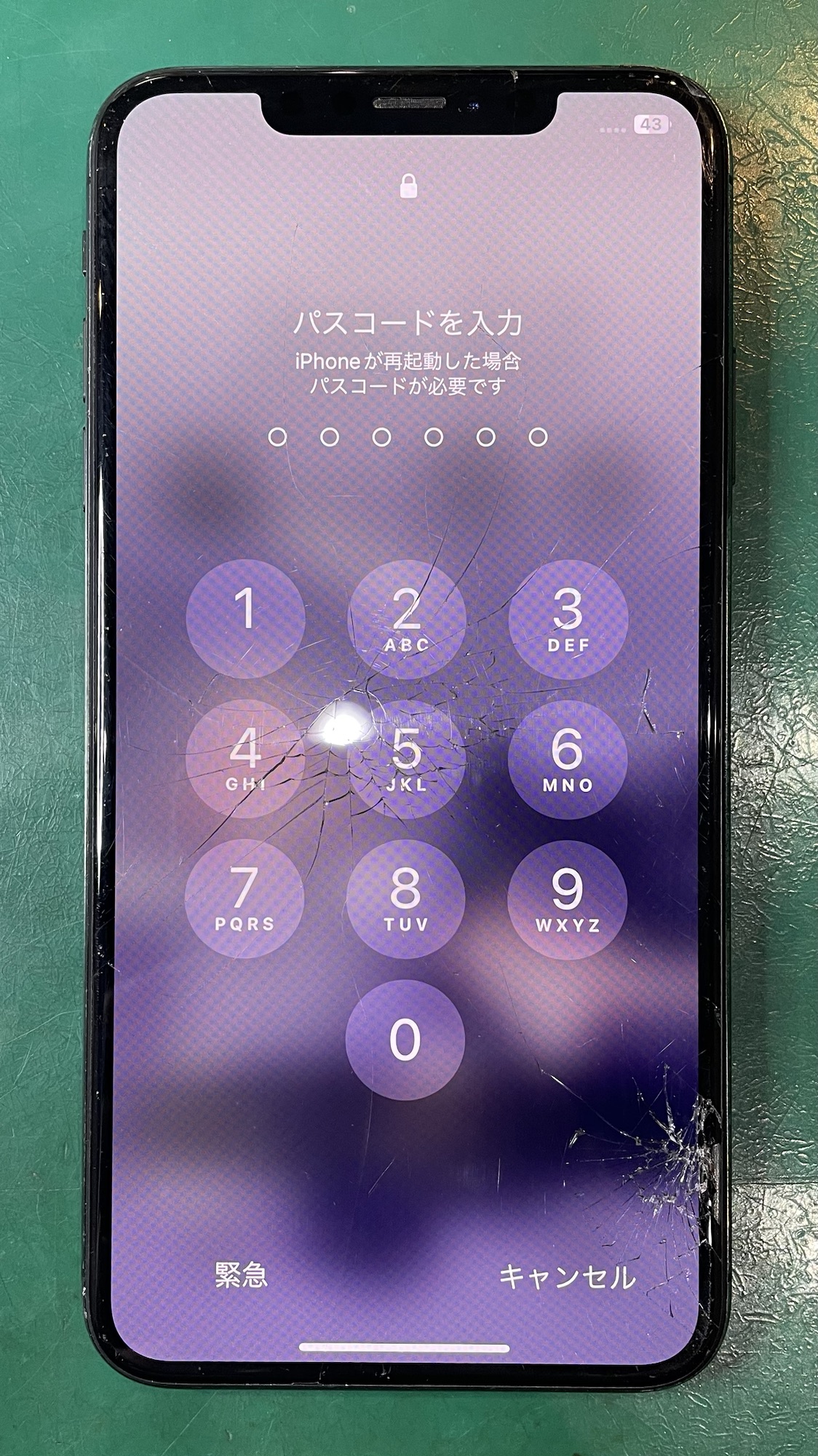 破損したiPhoneXsMax