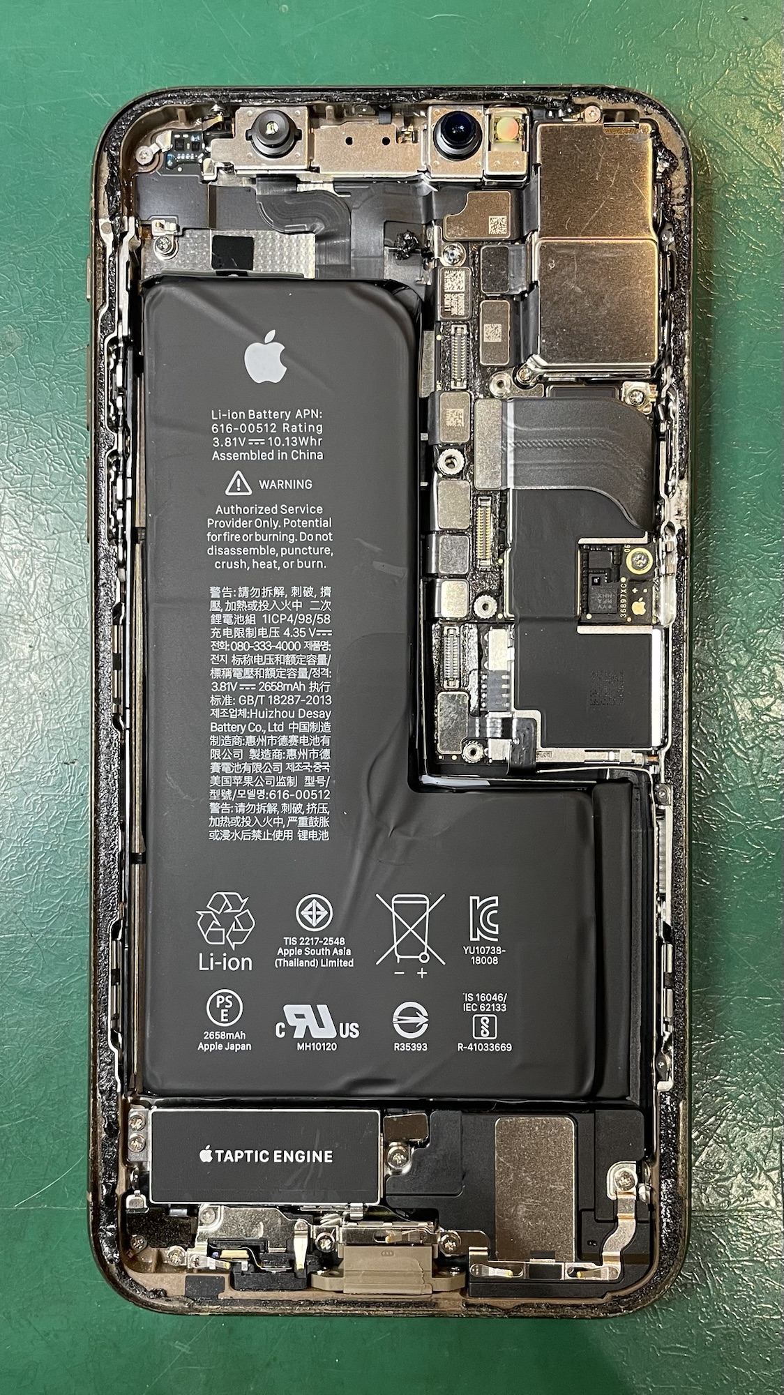 iPhoneXsの本体内部