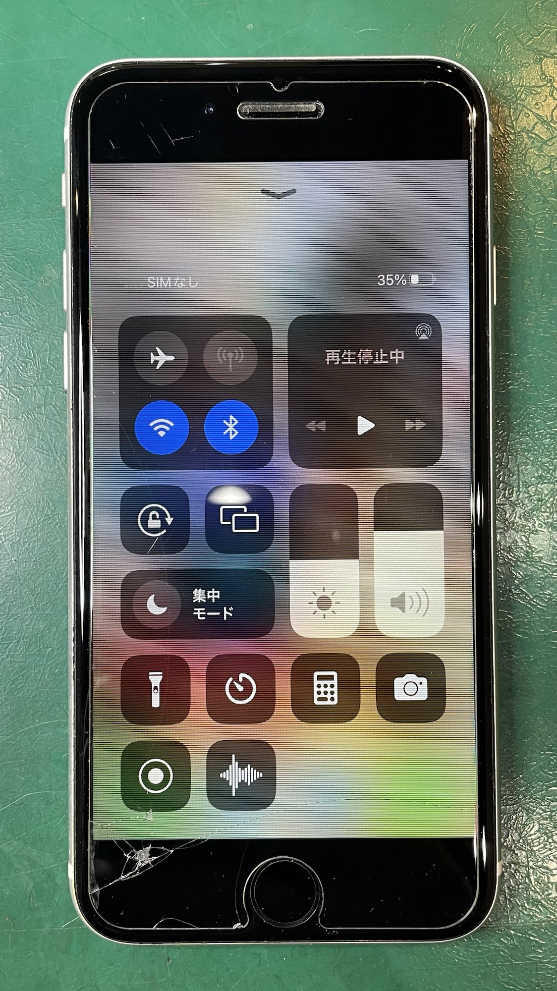 液晶に横線が入ったiPhoneSE2